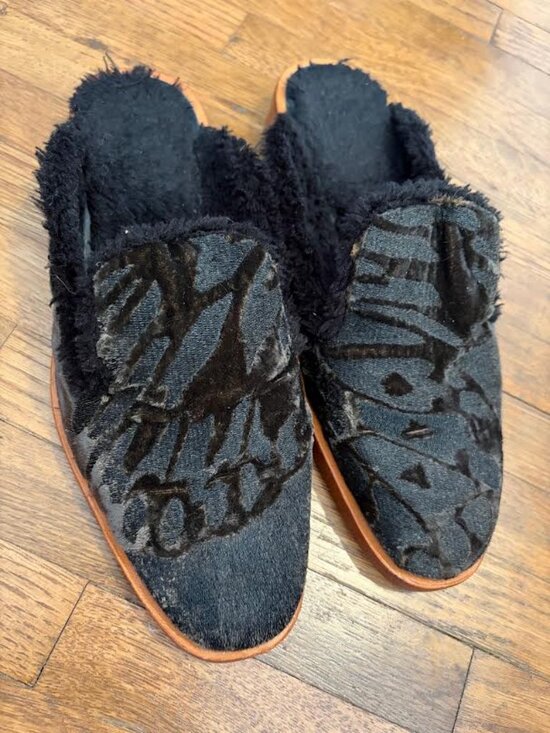 Free People Shoes - FREE PEOPLE Faux Shoes VELVET BLACK SIZE 7